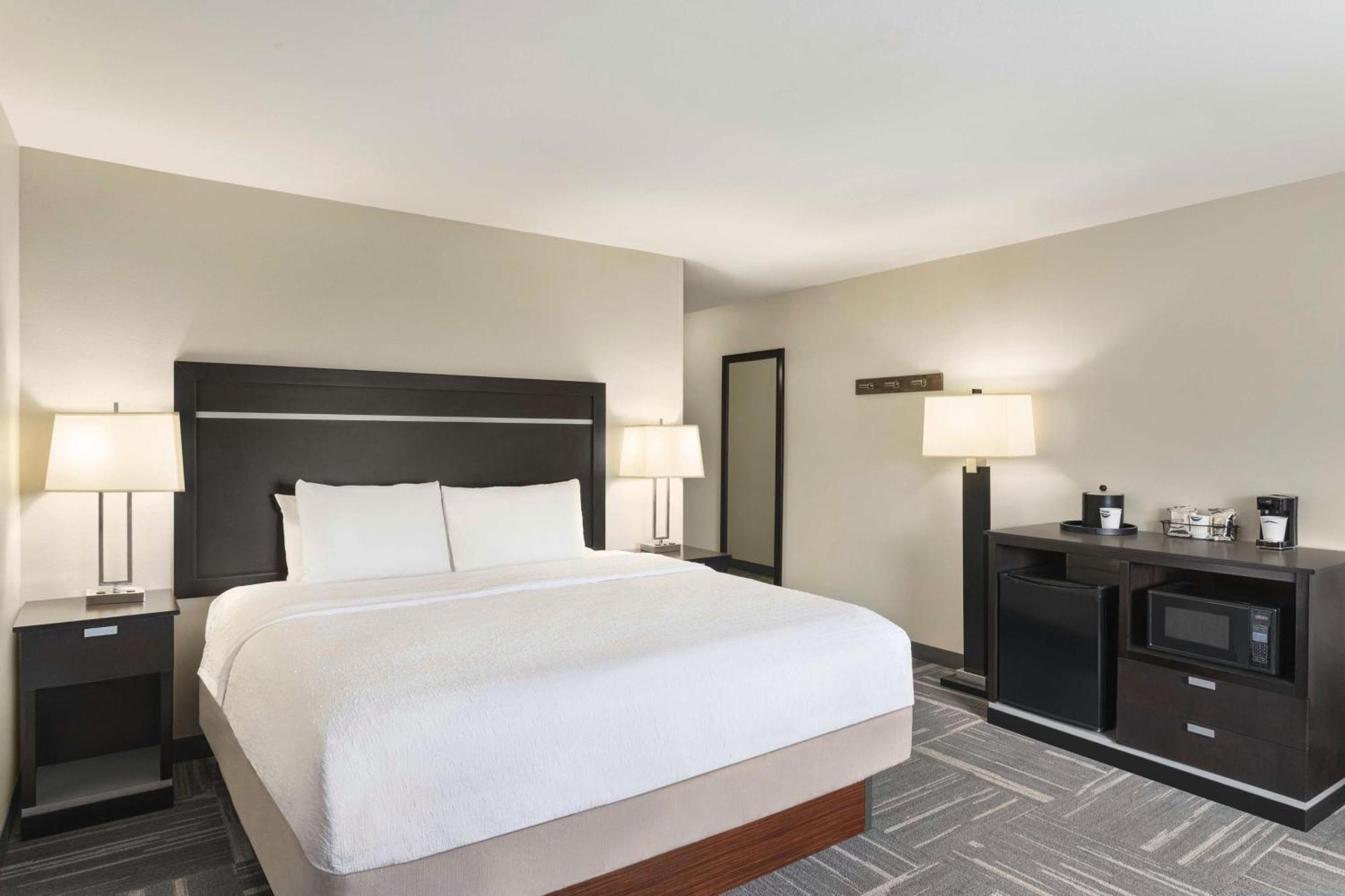Hotel Hampton 3*